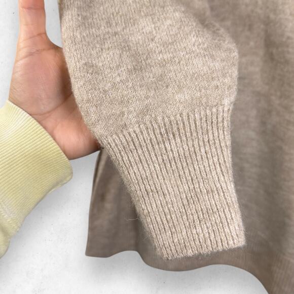 H&M V-Neck Oversized Pullover Sweater Women's L Oat Cream Side Slits - Picture 5 of 6